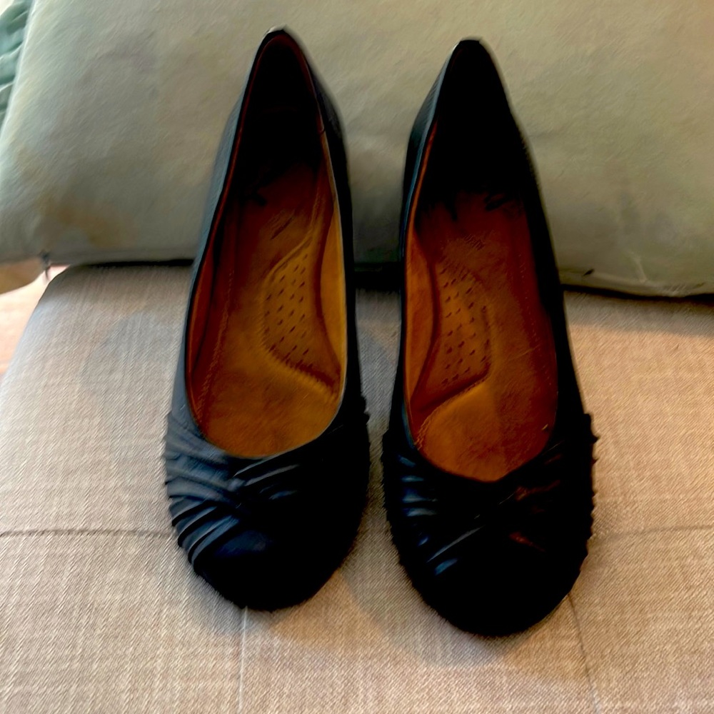 Natural Soul  womens loafers Size 10  Black beautiful